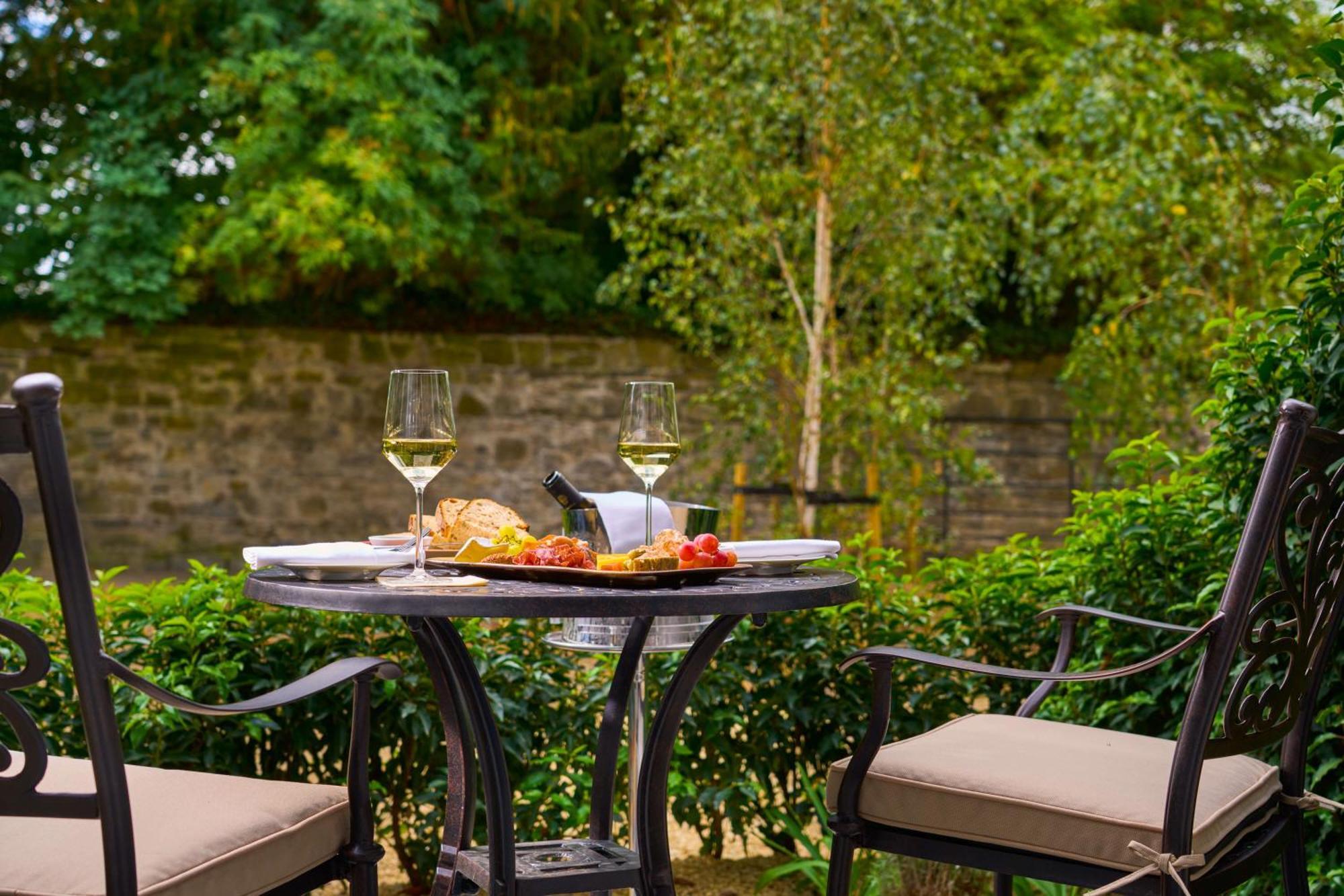 Carton House A Fairmont Managed Hotel Maynooth Esterno foto A patio set