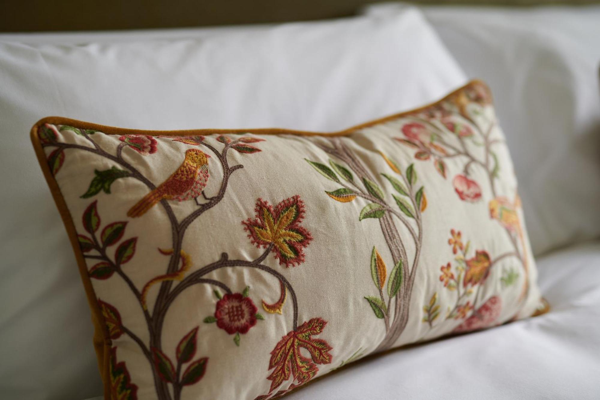 Carton House A Fairmont Managed Hotel Maynooth Esterno foto A cushion