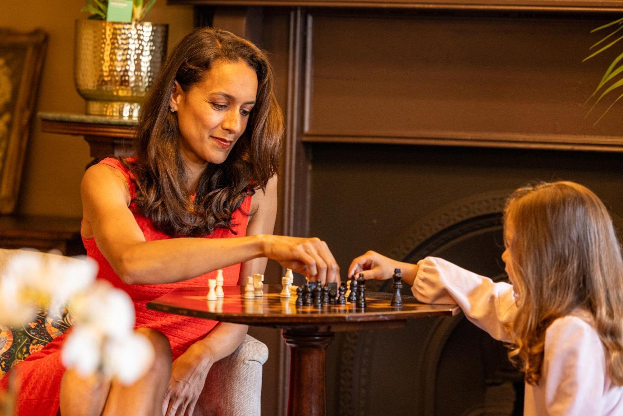 Carton House A Fairmont Managed Hotel Maynooth Esterno foto A woman playing chess with her daughter